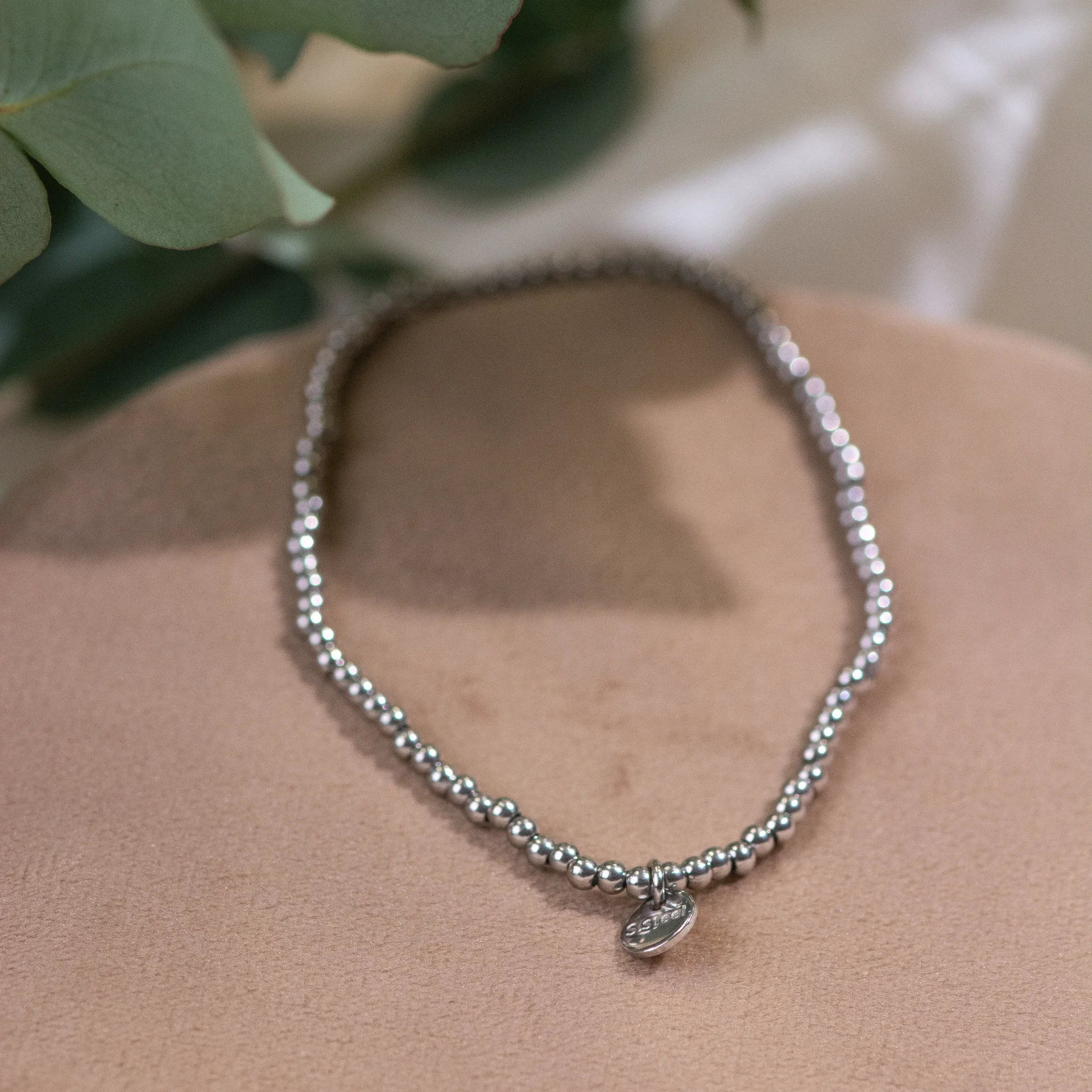 Belize Bracelet Silver 2 elegante zilveren kralenarmband Sarae met verfijnde ronde bolletjes tijdloos minimalistisch design
