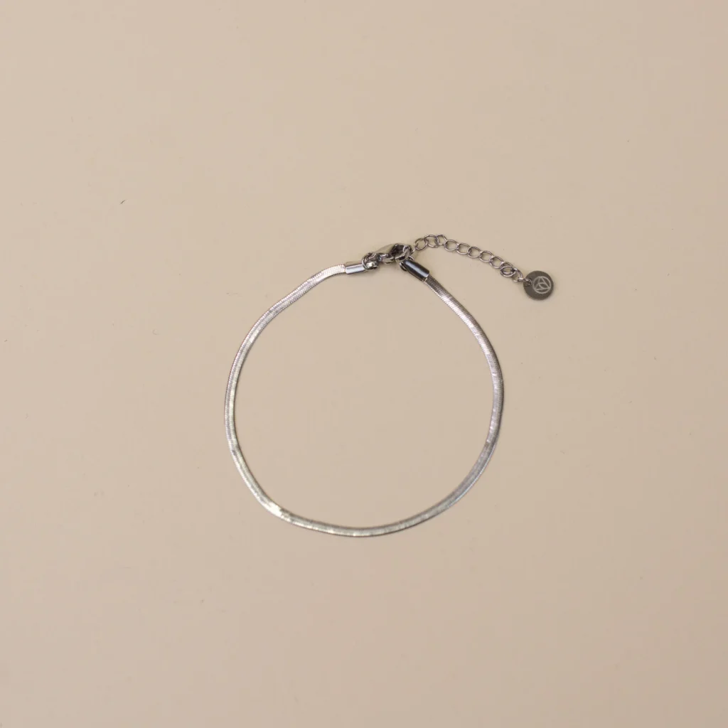 Calia Bracelet Silver 1 luxe zilveren armband in old money stijl Sarae sieraad minimalistische tijdloze en elegante look