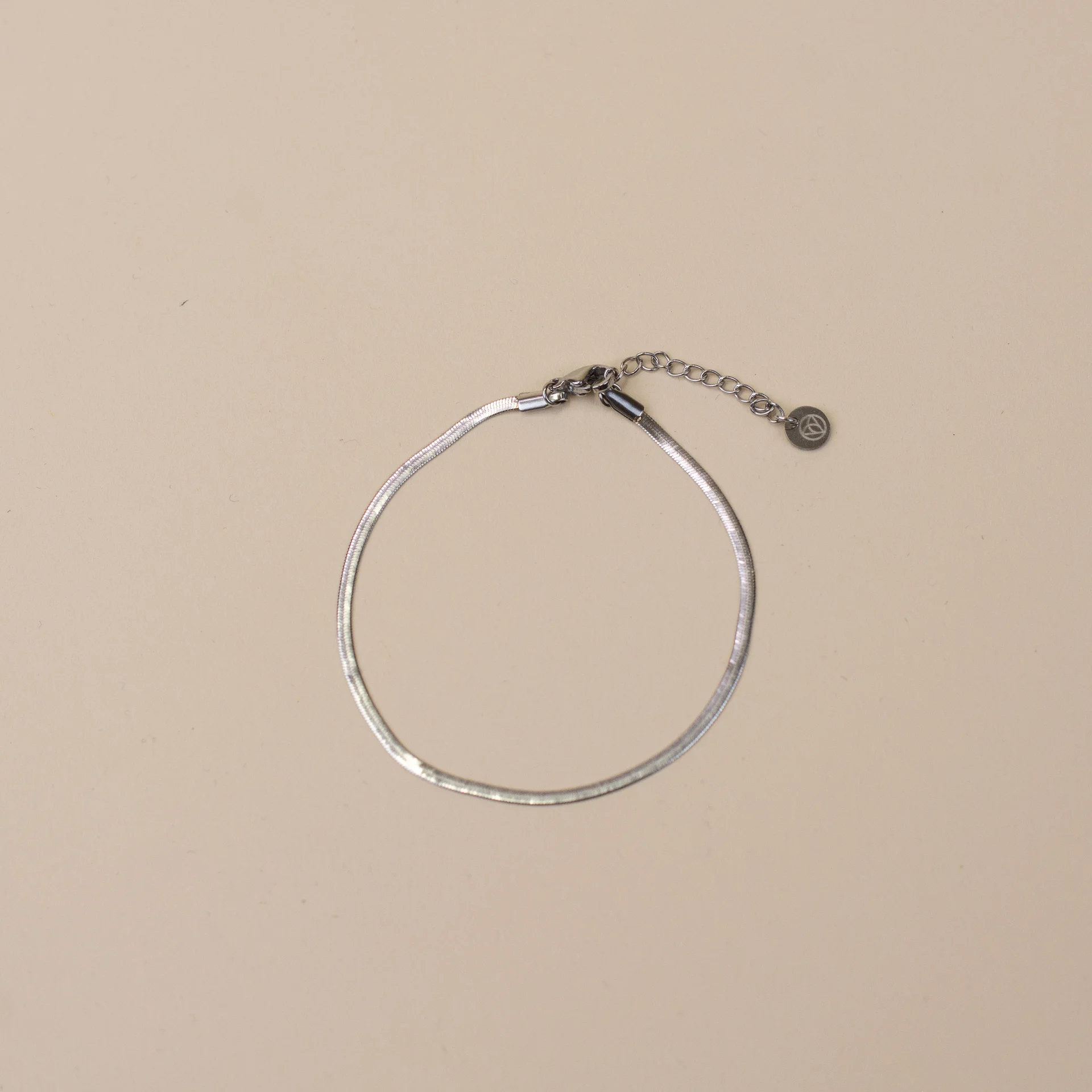 Calia Bracelet Silver 1 luxe zilveren armband in old money stijl Sarae sieraad minimalistische tijdloze en elegante look
