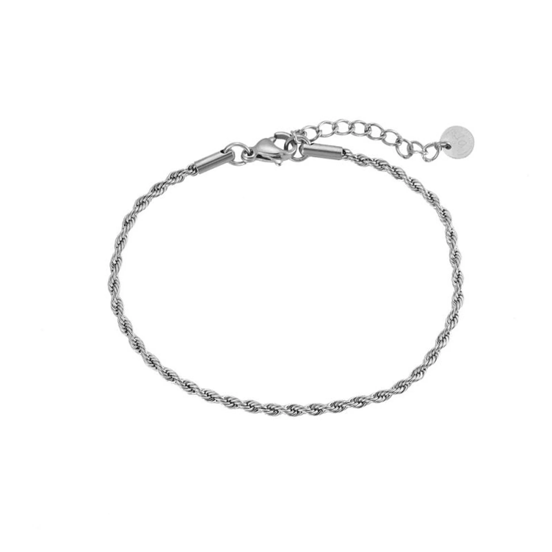 Evy Bracelet Silver 2 zilveren armband op witte achtergrond minimalistisch dames sieraad van Sarae