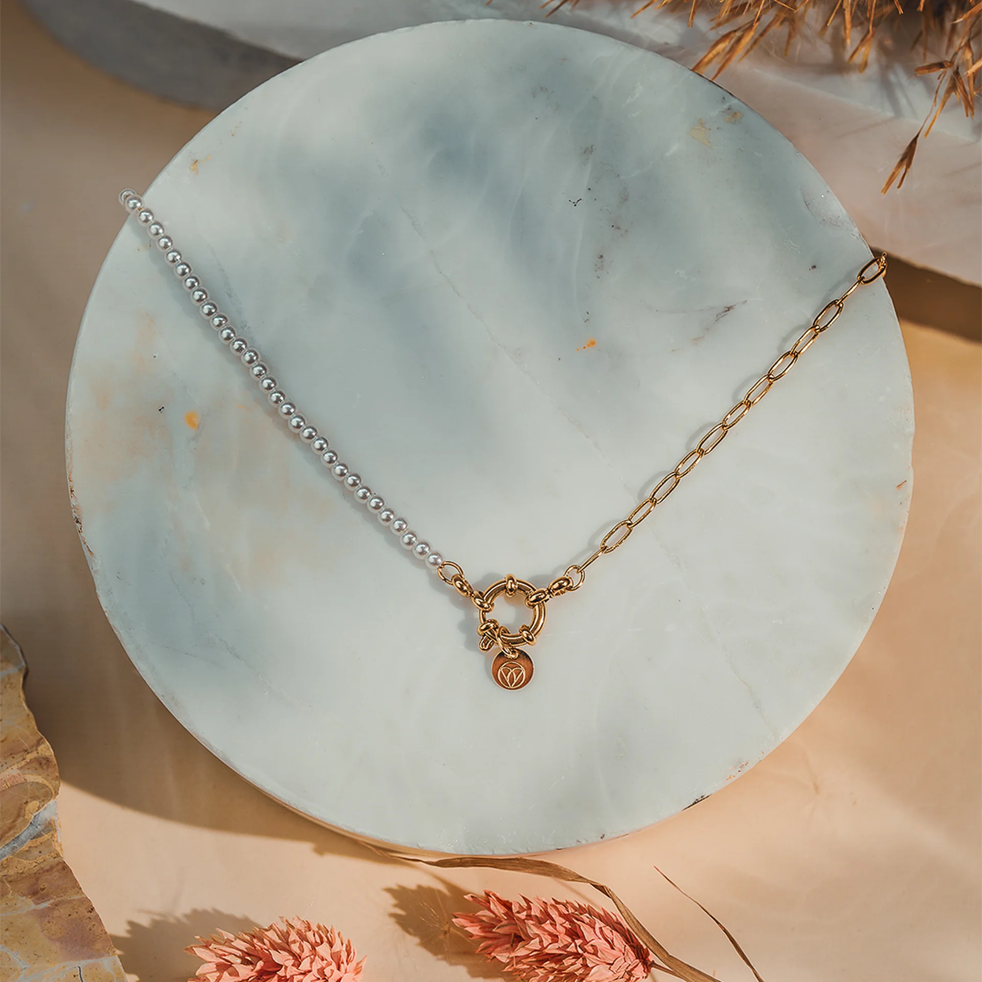 Iris Necklace Gold