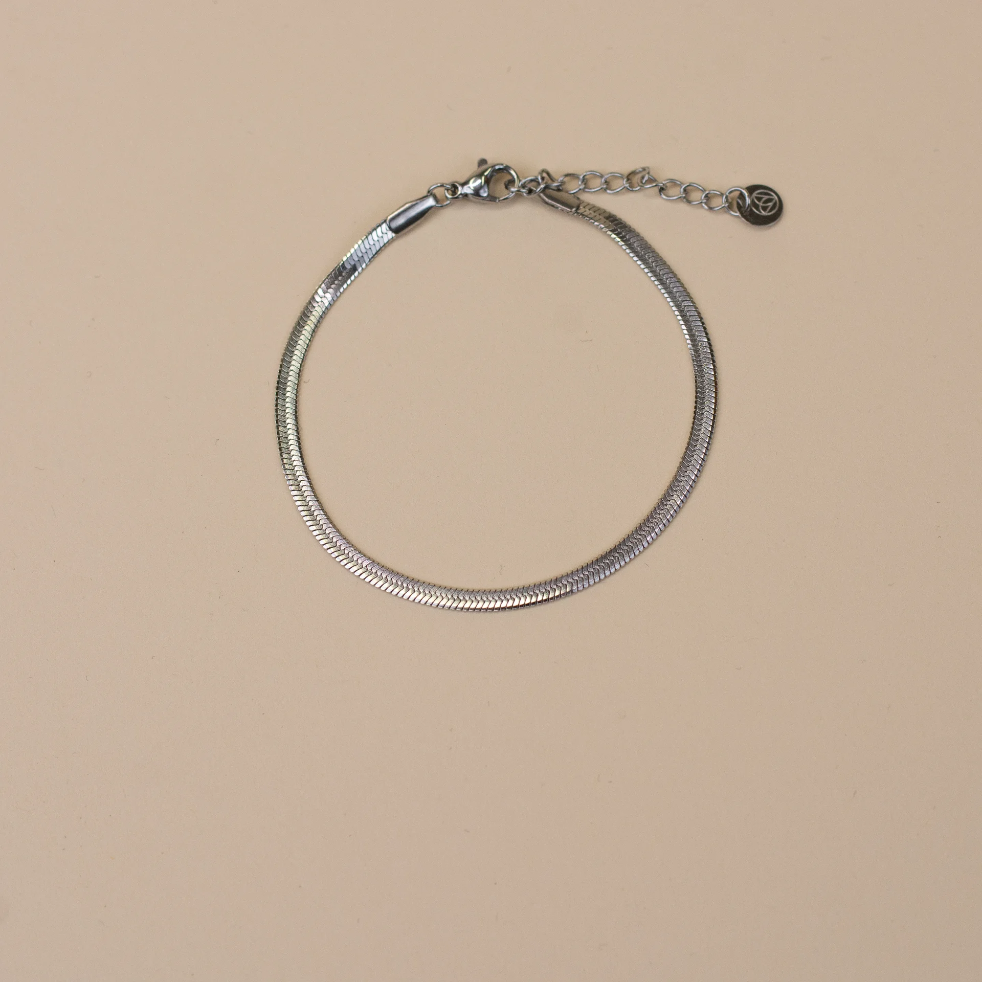 Jessie Bracelet Silver 2 zilveren armband hoogglans old money stijl luxe dames sieraad van Sarae