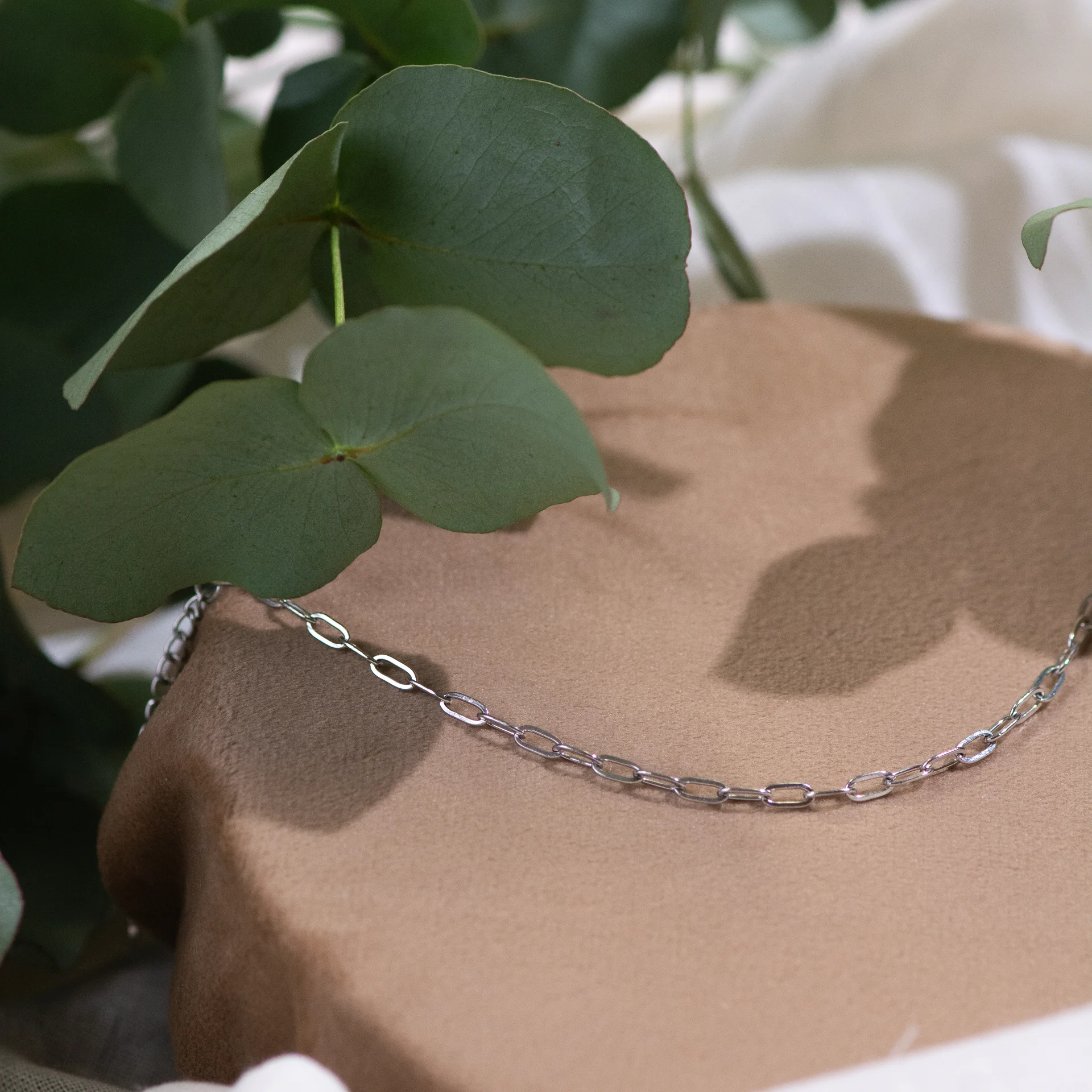 Tess Bracelet Silver 2 zilveren armband met elegante schakels minimalistisch en stijlvol sieraad voor vrouwen van Sarae